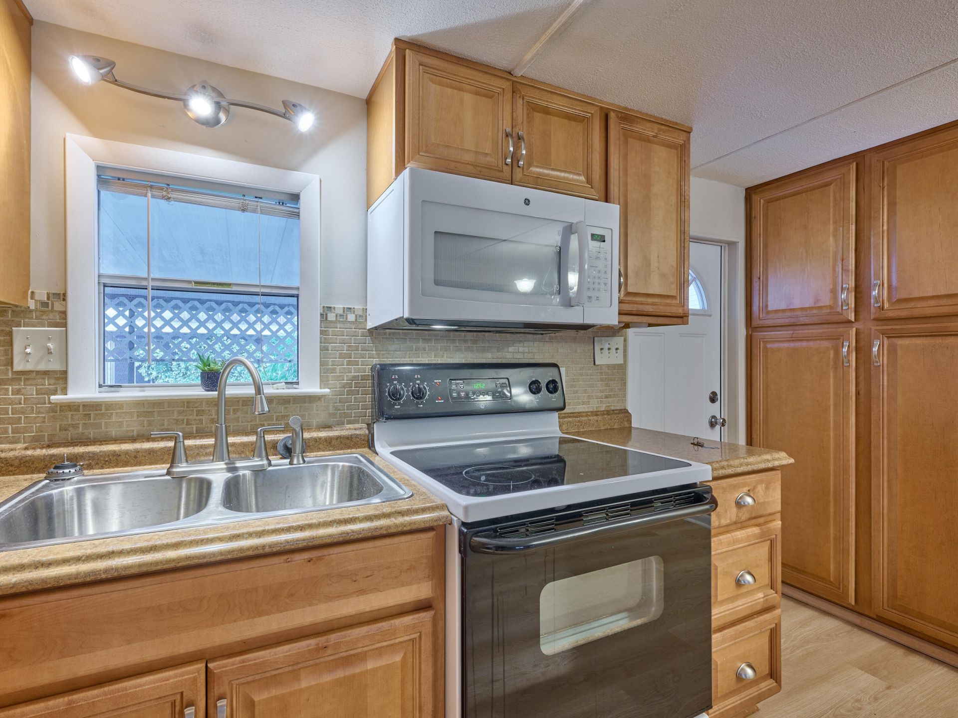 7965 SE Wren Avenue, Hobe Sound, FL 33455 Photo