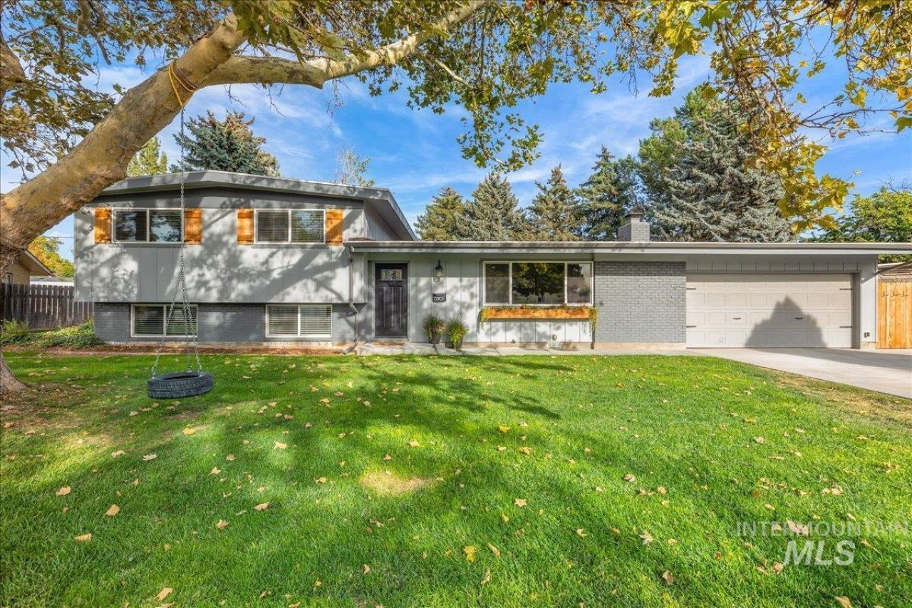 7210 W Alderbrook Dr, Boise, ID 83709 Main Photo