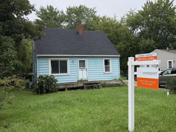 122 W Fairfield Avenue, Lansing, MI 48906