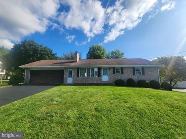 2241 SEITZ DRIVE, LANCASTER, PA 17601