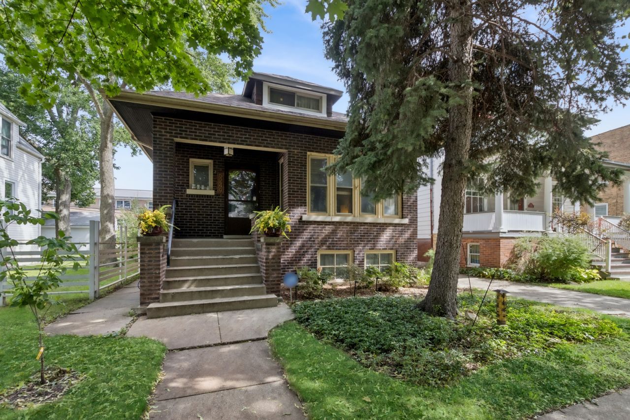5249 N Sawyer Avenue, Chicago, IL 60625 Main Photo
