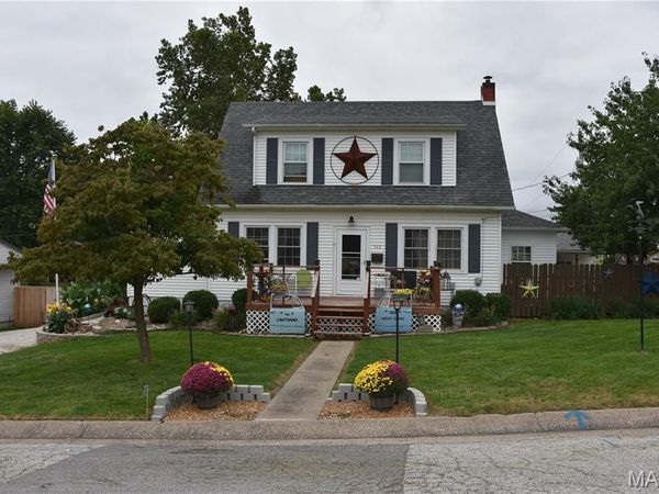 523 W Olive Street , Palmyra, MO 63461