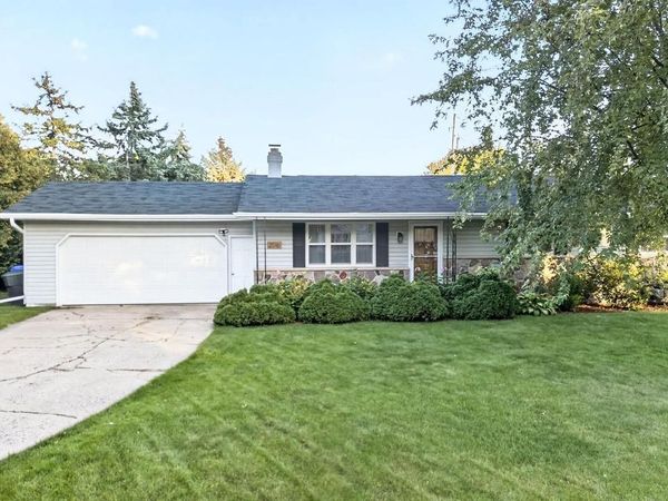 2516 N SUMMIT STREET, Appleton, WI 54914