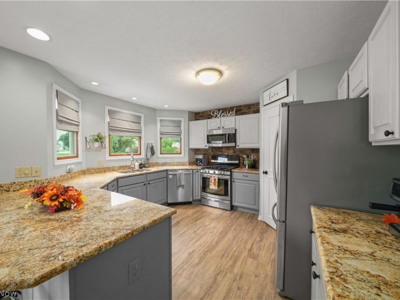 411 Hillbrook Drive, Cuyahoga Falls, OH 44223 Photo 13