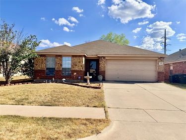 7028 Seton Hall Drive, Fort Worth, TX 76120