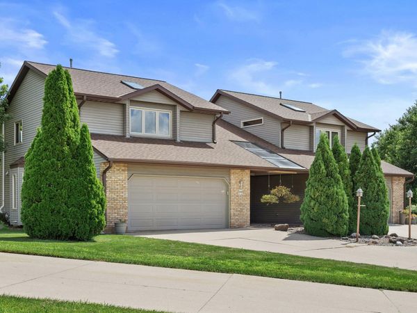 W232N6140 Teakwood Ct, Sussex, WI 53089