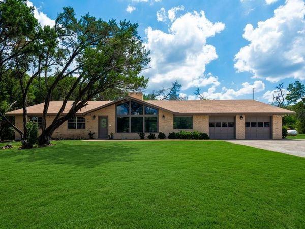 121 Merrywood LN, San Marcos, TX 78666