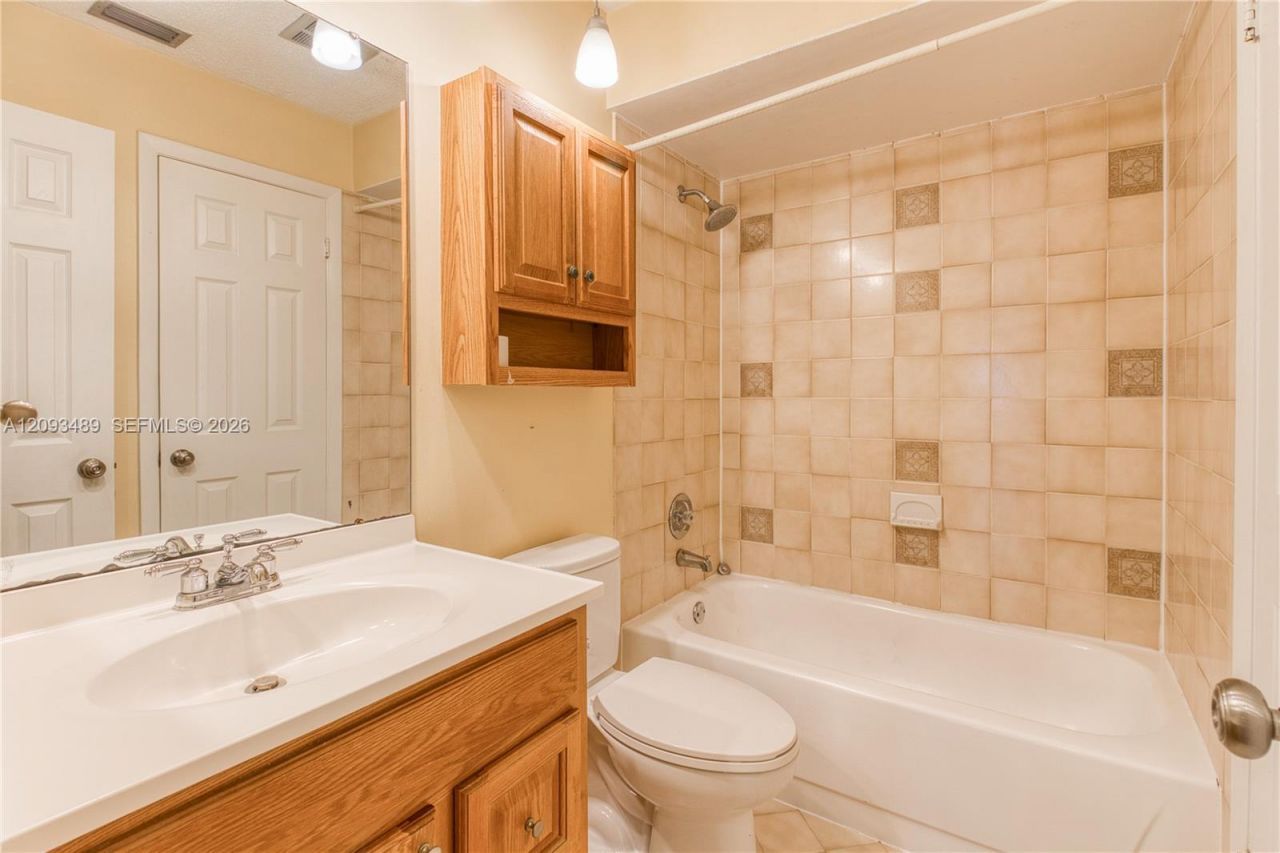 2156 Baton Rouge, Weston, FL 33326 Photo