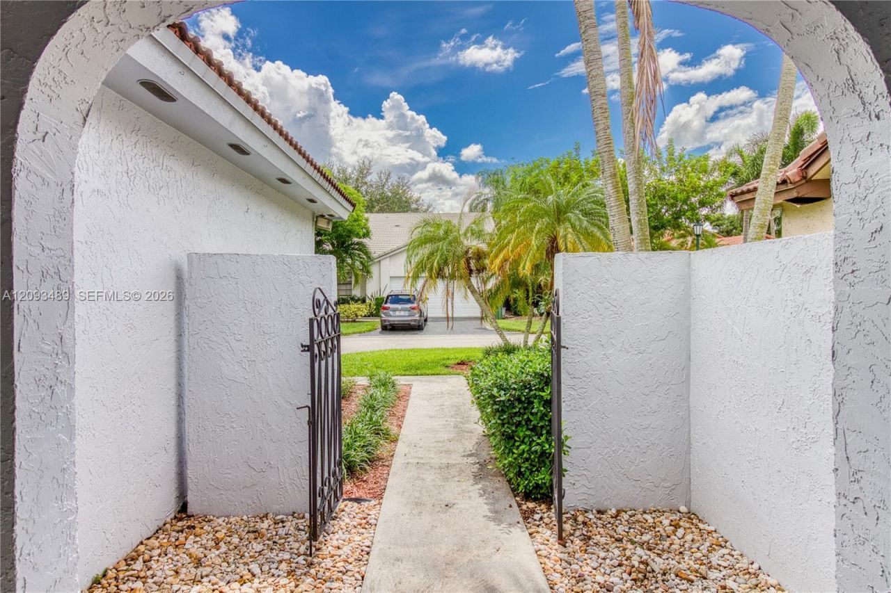 2156 Baton Rouge, Weston, FL 33326 Photo