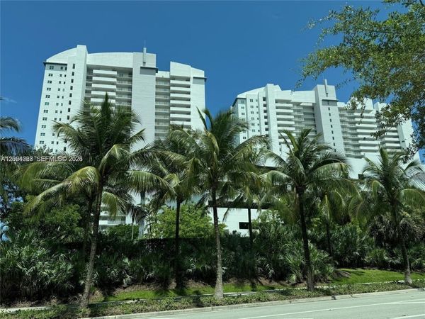 15051 Royal Oaks Ln , Unit 701, North Miami, FL 33181