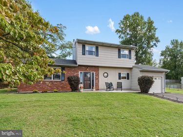 2051 ROSELYN DRIVE, FEASTERVILLE TREVOSE, PA 19053