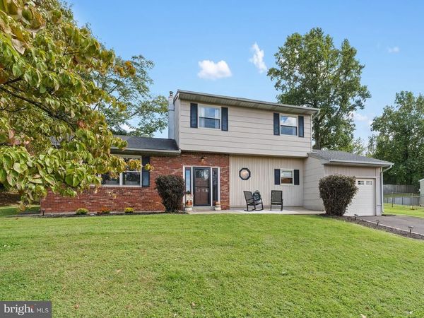 2051 ROSELYN DRIVE, FEASTERVILLE TREVOSE, PA 19053