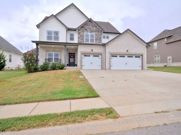 300 Bluebriar Trce , Clarksville, TN 37043