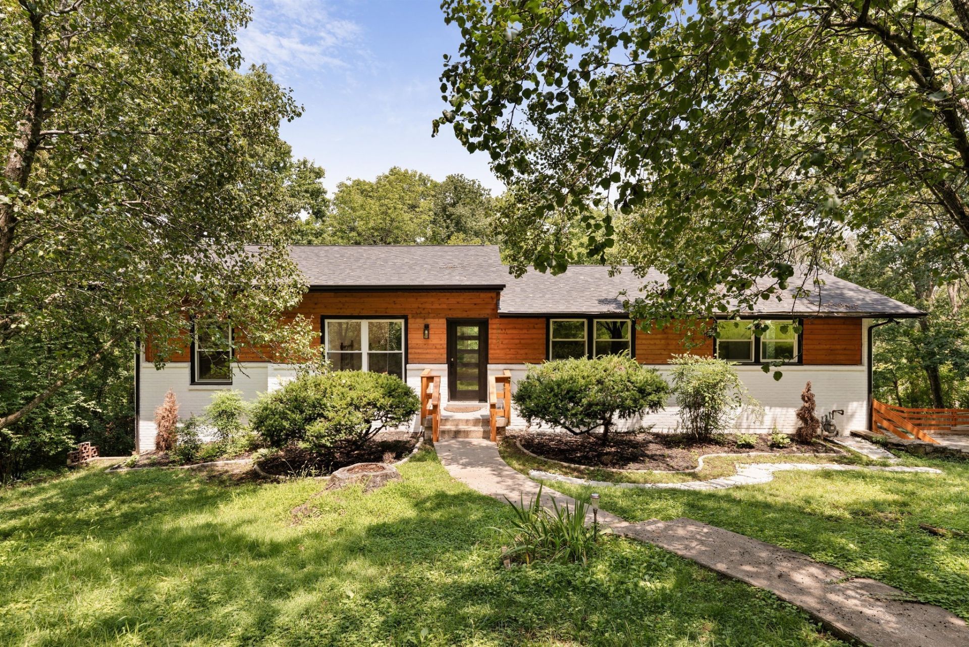 1012 Rodney Dr, Nashville, TN 37205 Main Photo
