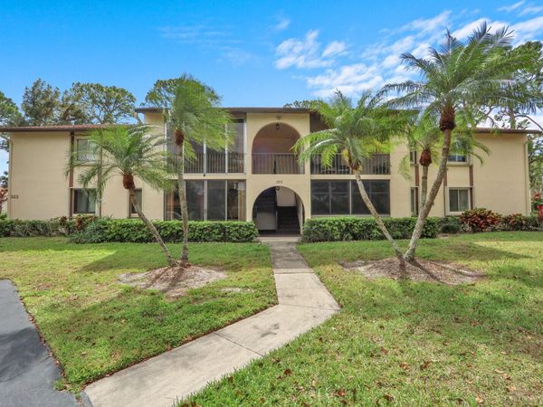 323 KNOTTY PINE Circle, Unit A-2, Greenacres, FL 33463