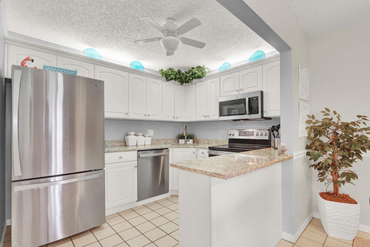 323 Knotty Pine Circle, Unit A-2, Greenacres, FL 33463 Photo