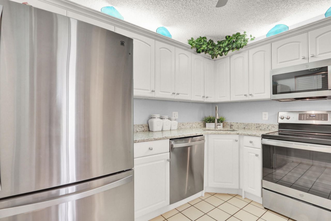 323 Knotty Pine Circle, Unit A-2, Greenacres, FL 33463 Photo
