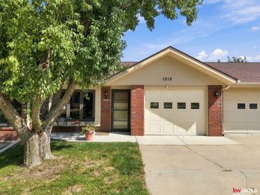 1218 Silver Ridge Road, Lincoln, NE 68510