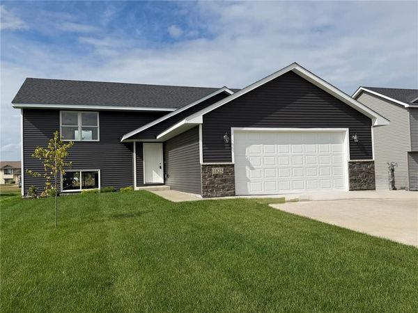 1825 Cypress Trail, New Richmond, WI 54017