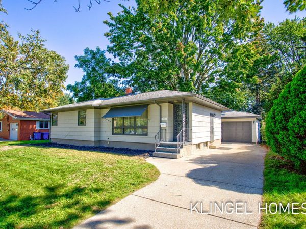 902 S Despelder Street, Grand Haven, MI 49417