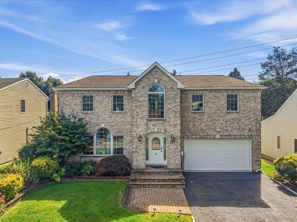 11 2nd Street , Glenwood Landing, NY 11547