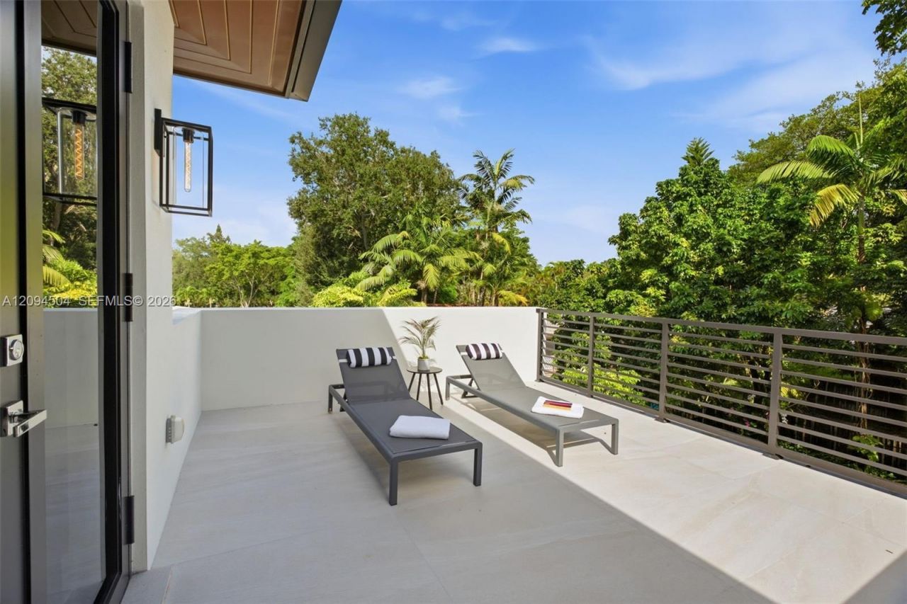 6255 SW 69th St , South Miami, FL 33143 Photo