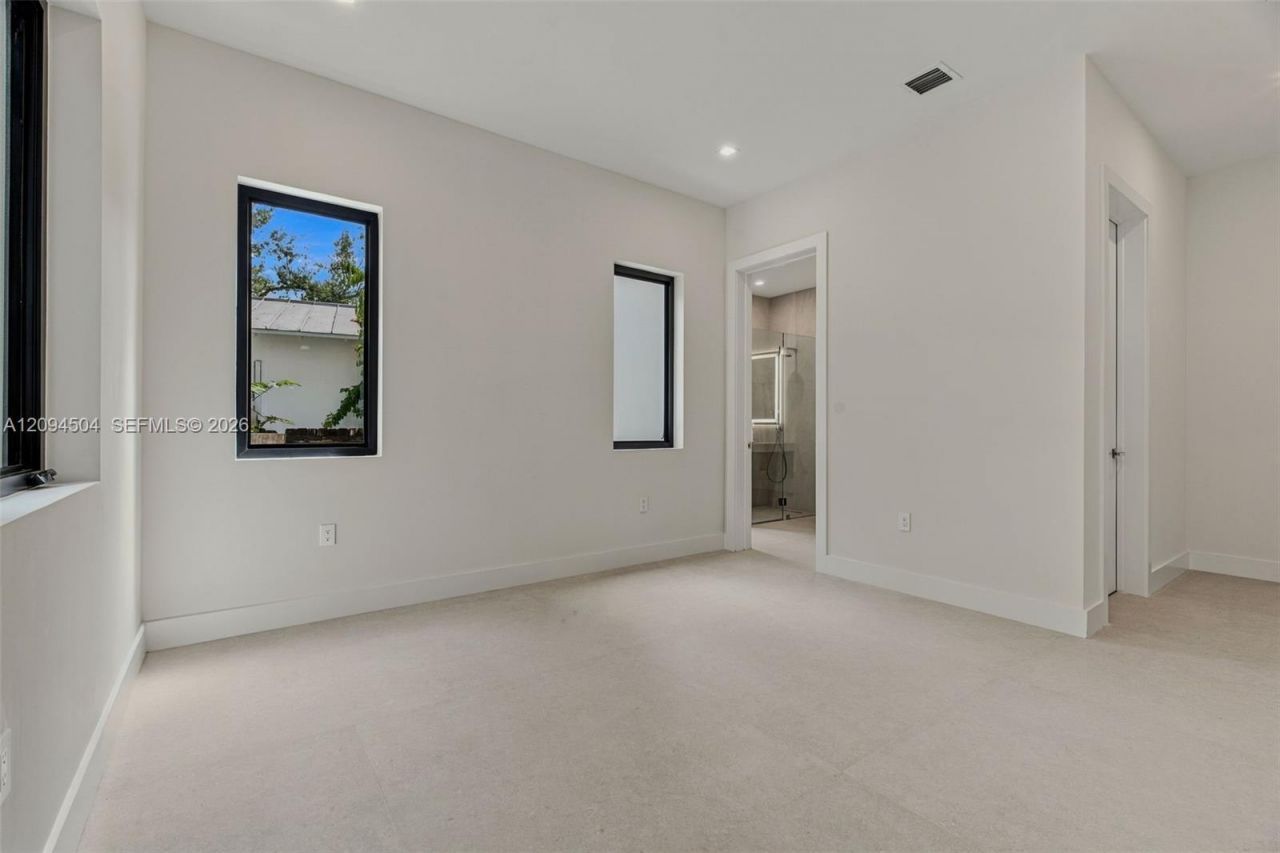 6255 SW 69th St , South Miami, FL 33143 Photo
