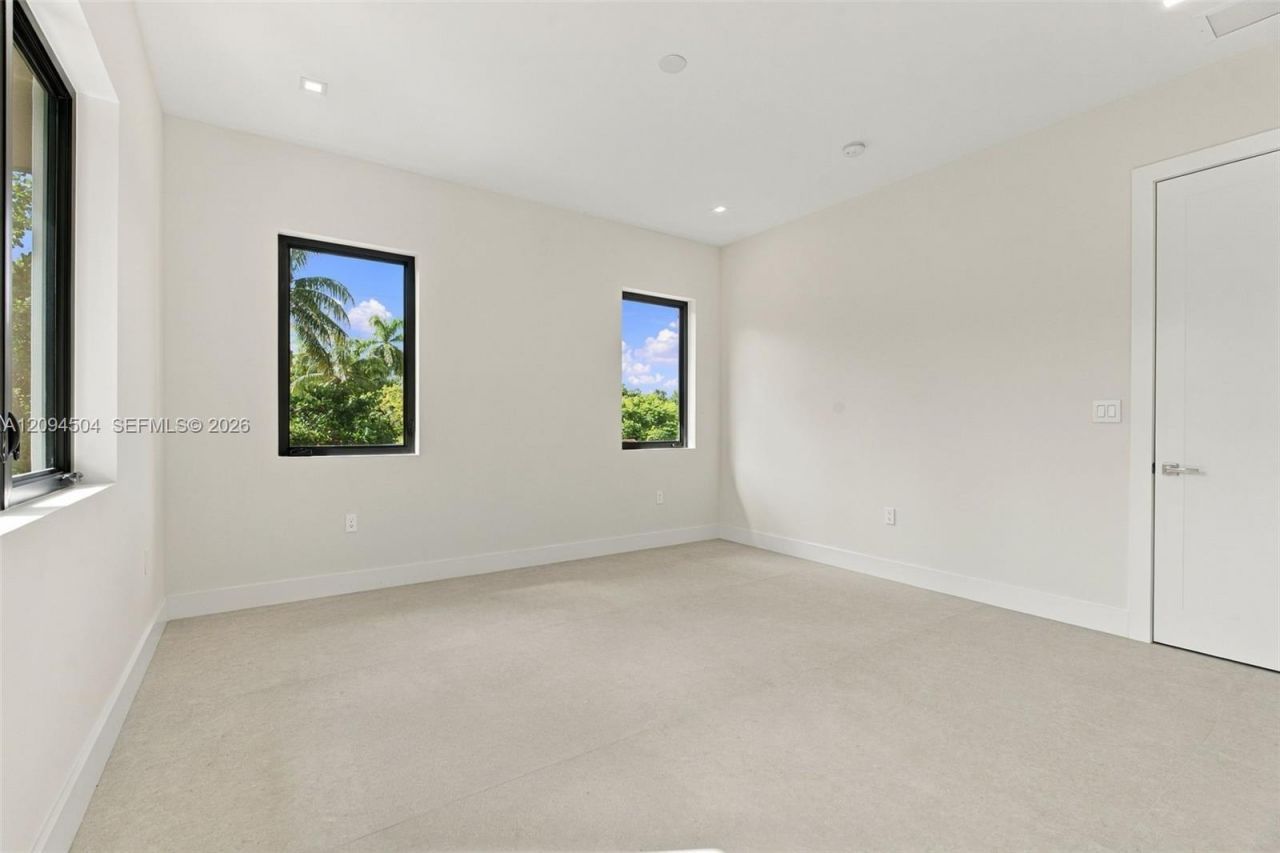 6255 SW 69th St , South Miami, FL 33143 Photo