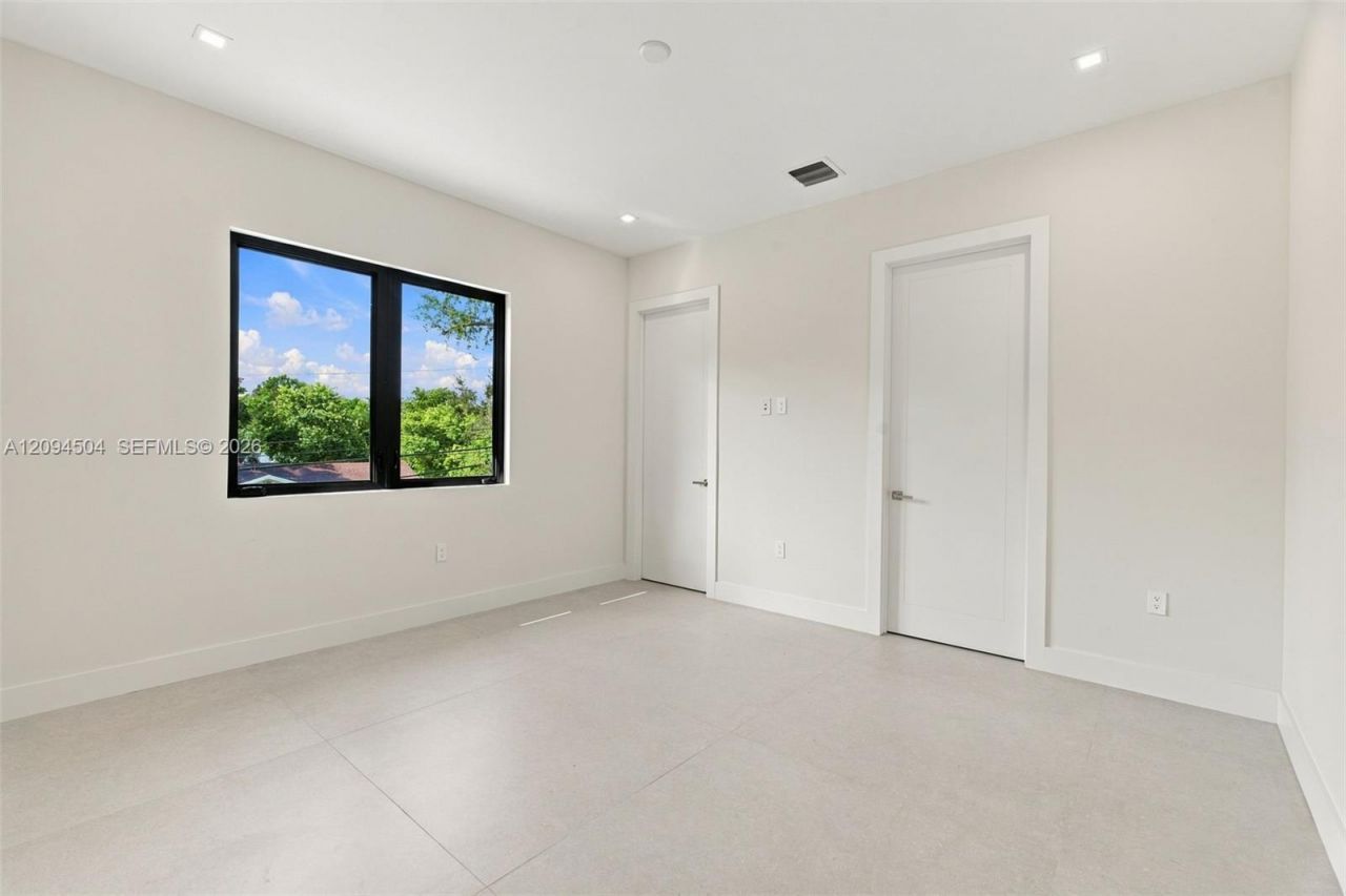 6255 SW 69th St , South Miami, FL 33143 Photo