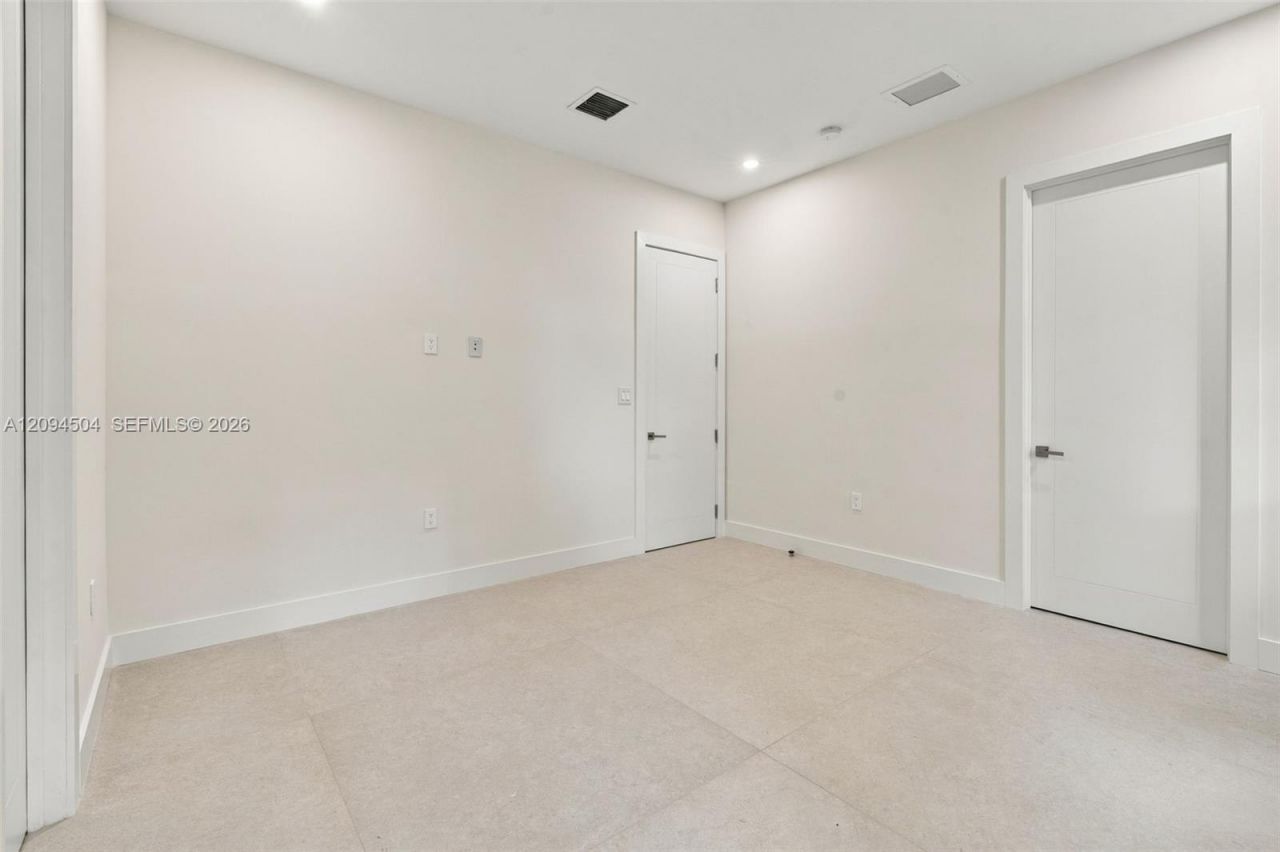 6255 SW 69th St , South Miami, FL 33143 Photo