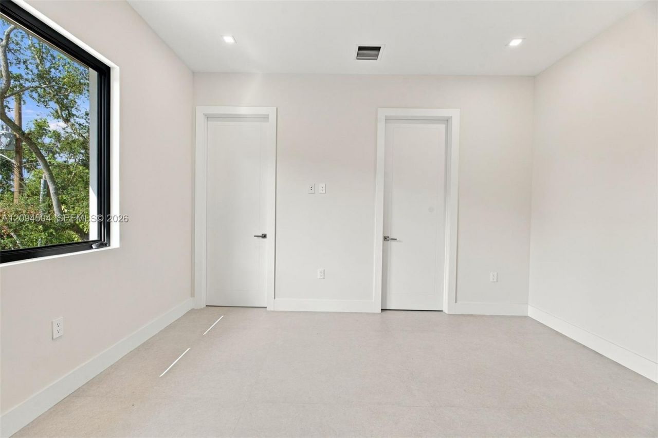 6255 SW 69th St , South Miami, FL 33143 Photo