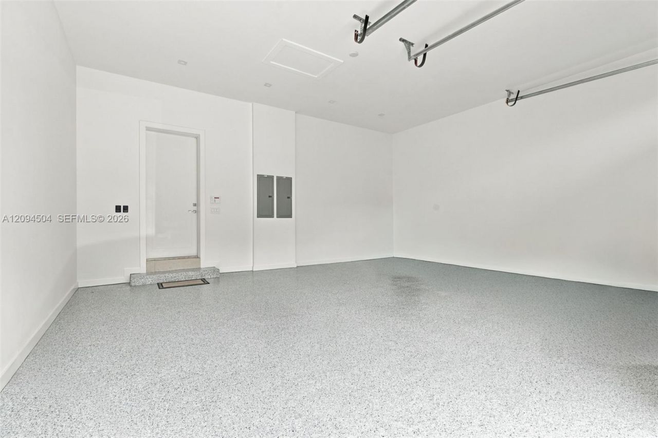 6255 SW 69th St , South Miami, FL 33143 Photo
