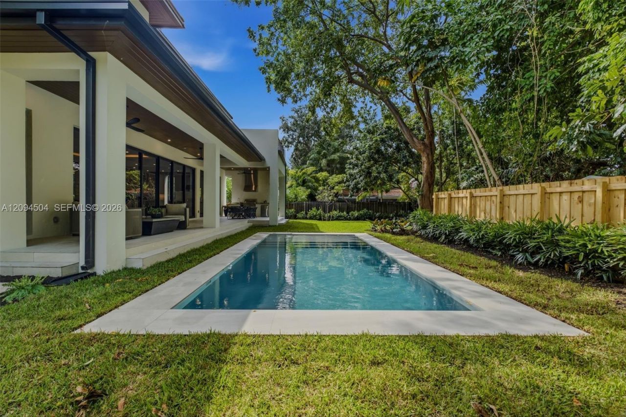 6255 SW 69th St , South Miami, FL 33143 Photo
