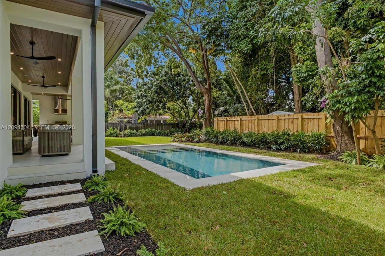 6255 SW 69th St , South Miami, FL 33143 Photo