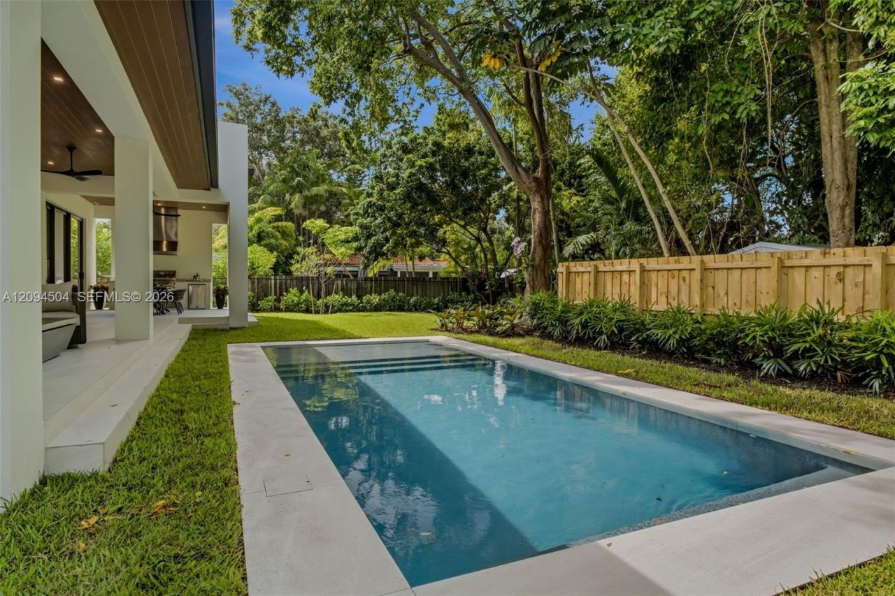 6255 SW 69th St , South Miami, FL 33143 Photo