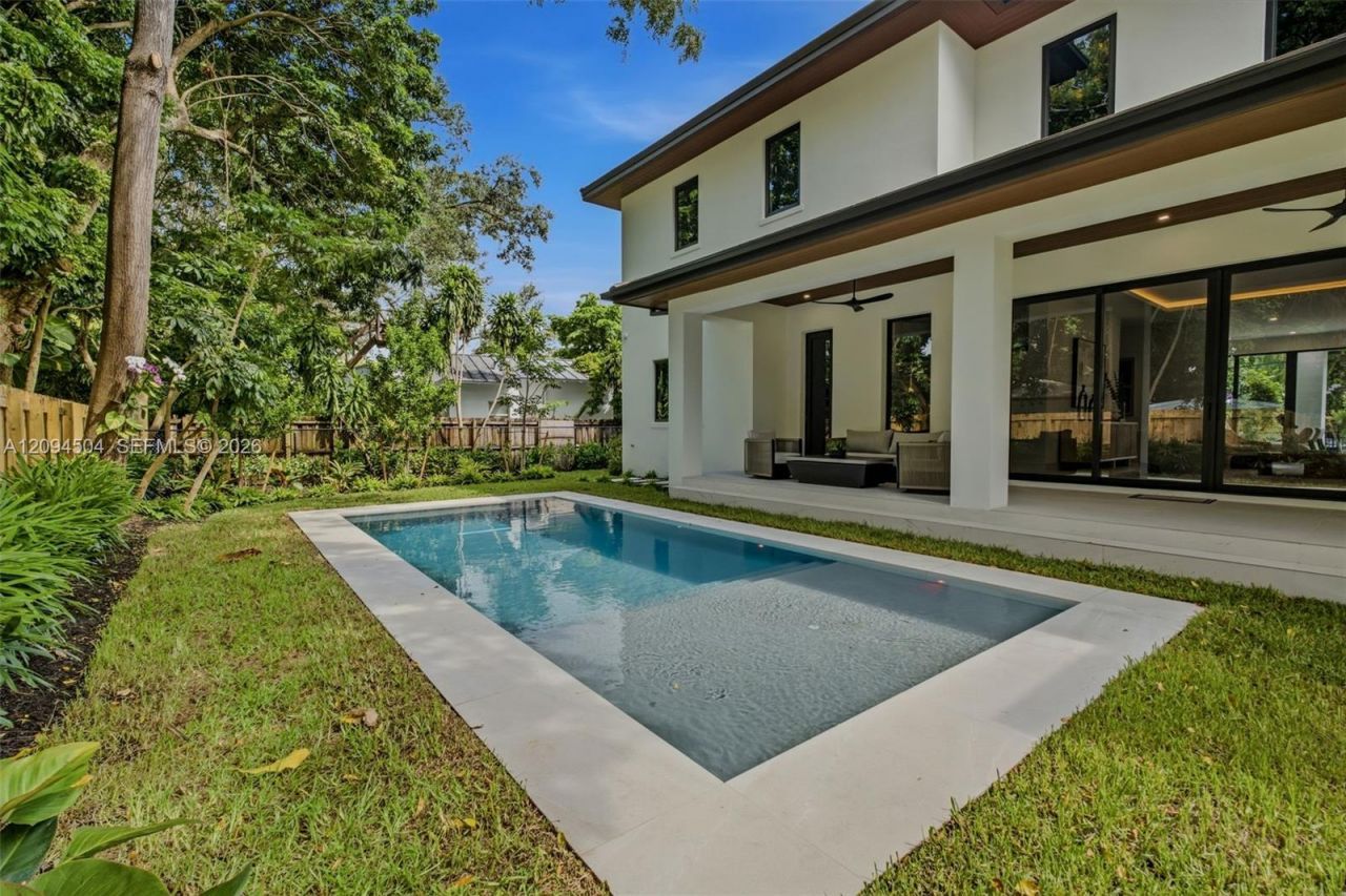 6255 SW 69th St , South Miami, FL 33143 Photo