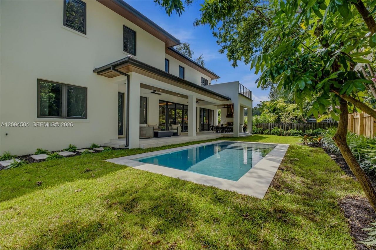 6255 SW 69th St , South Miami, FL 33143 Photo
