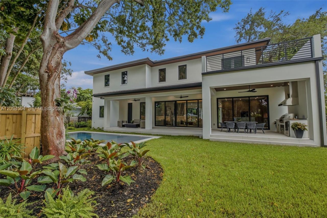 6255 SW 69th St , South Miami, FL 33143 Photo