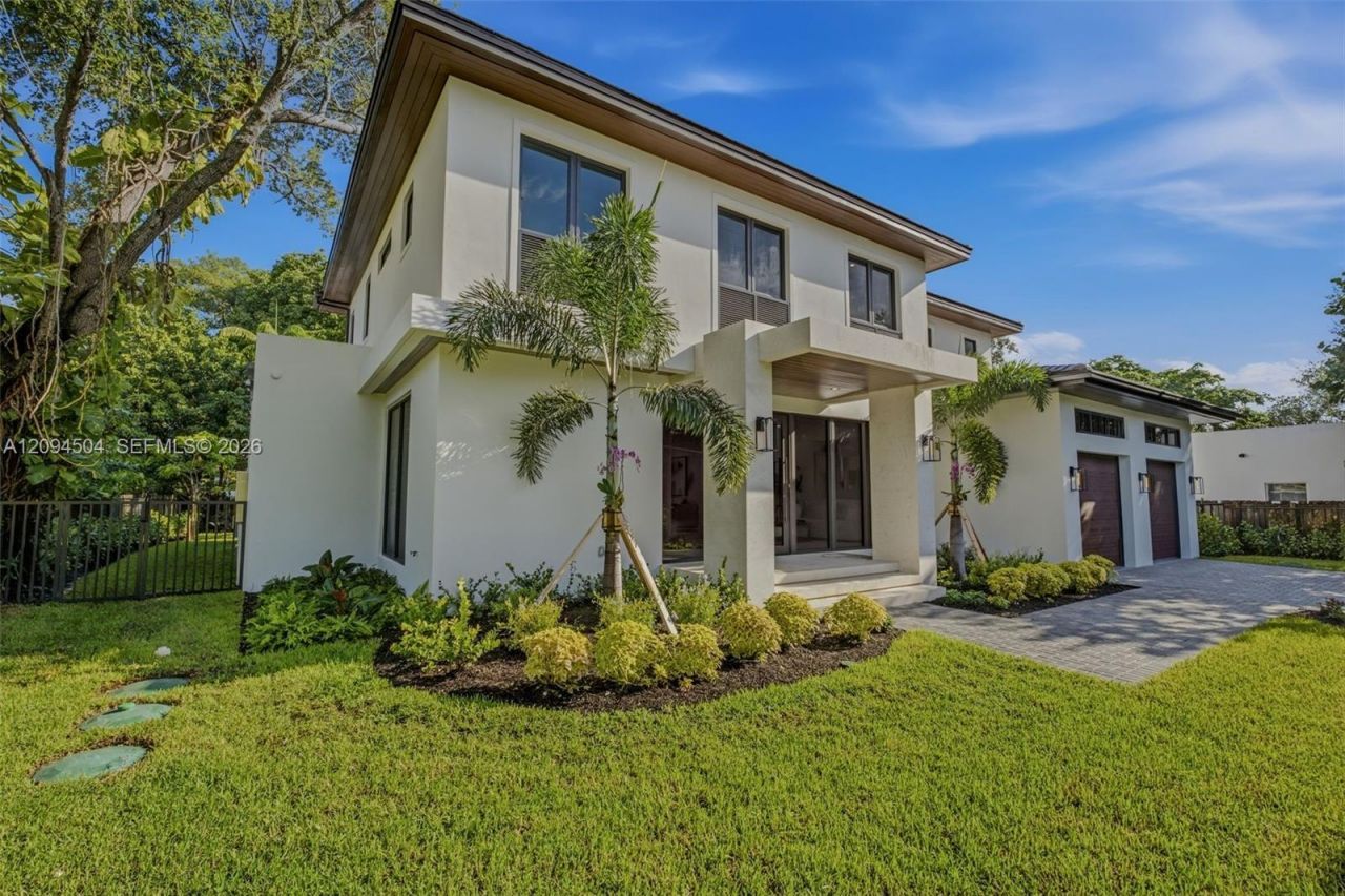 6255 SW 69th St , South Miami, FL 33143 Photo