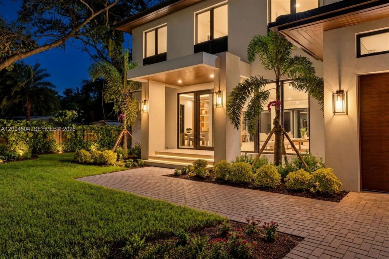 6255 SW 69th St , South Miami, FL 33143 Photo