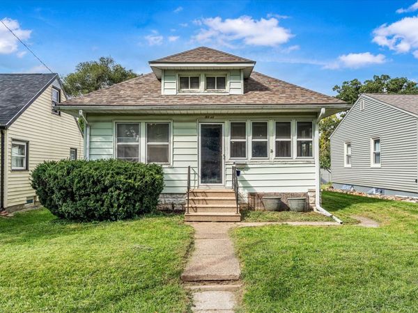 5133 7th Avenue , Moline, IL 61265