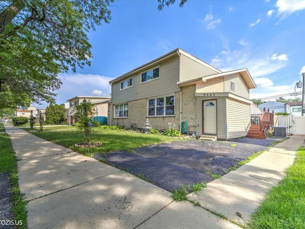 9045 Emerson Drive , Des Plaines, IL 60016