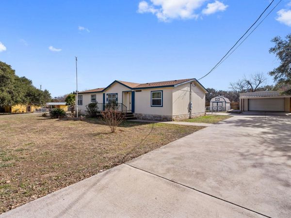 502 E Pecan DR, Johnson City, TX 78636