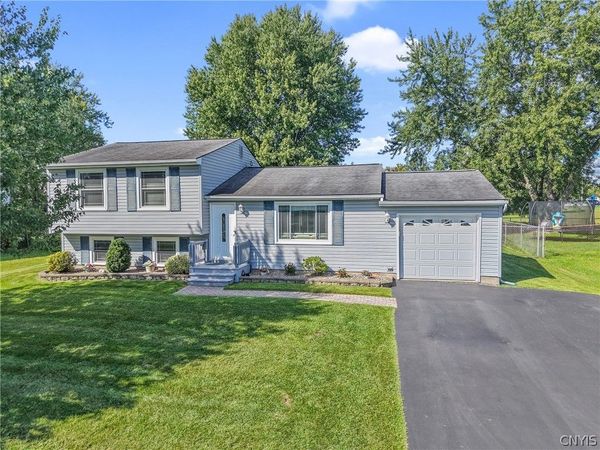 8158 Mantova Drive, Clay, NY 13041