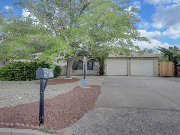 706 Cerro De Ortega Drive SE, Rio Rancho, NM 87124