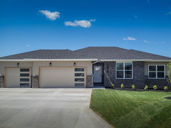 135 E Teakwood Avenue , Clever, MO 65631