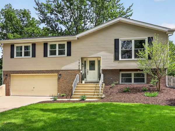 1905 CHESHIRE Lane , Wheaton, IL 60189
