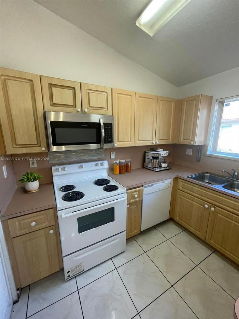 17346 NW 74th Ave , Unit 201, Hialeah, FL 33015 Photo