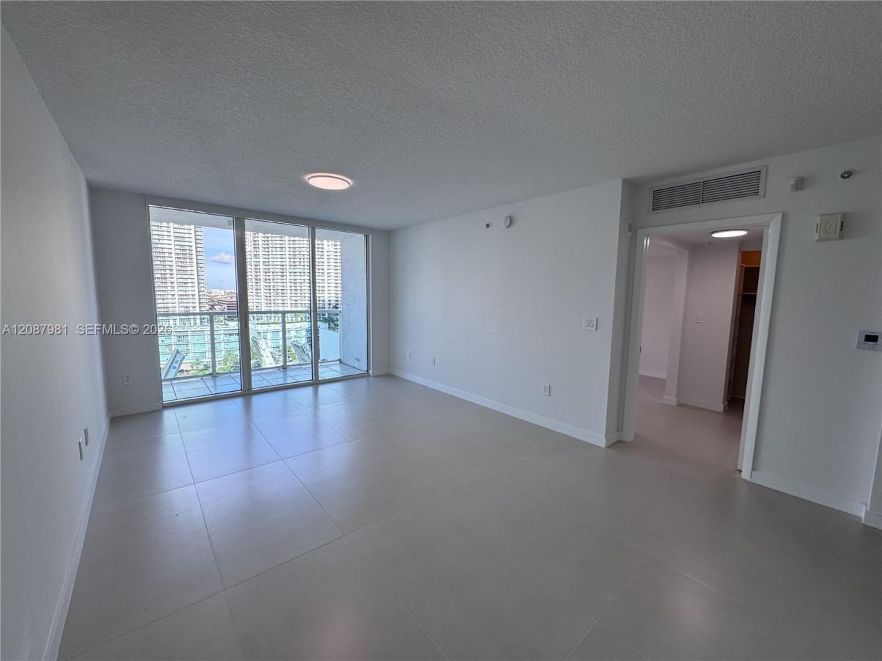 31 SE 5th St , Unit 2009, Miami, FL 33131 Photo