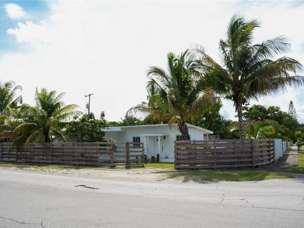11720 NW 5th Ave , Miami, FL 33168